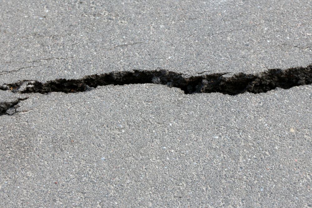 Crack in an exposed aggregate concrete driveway